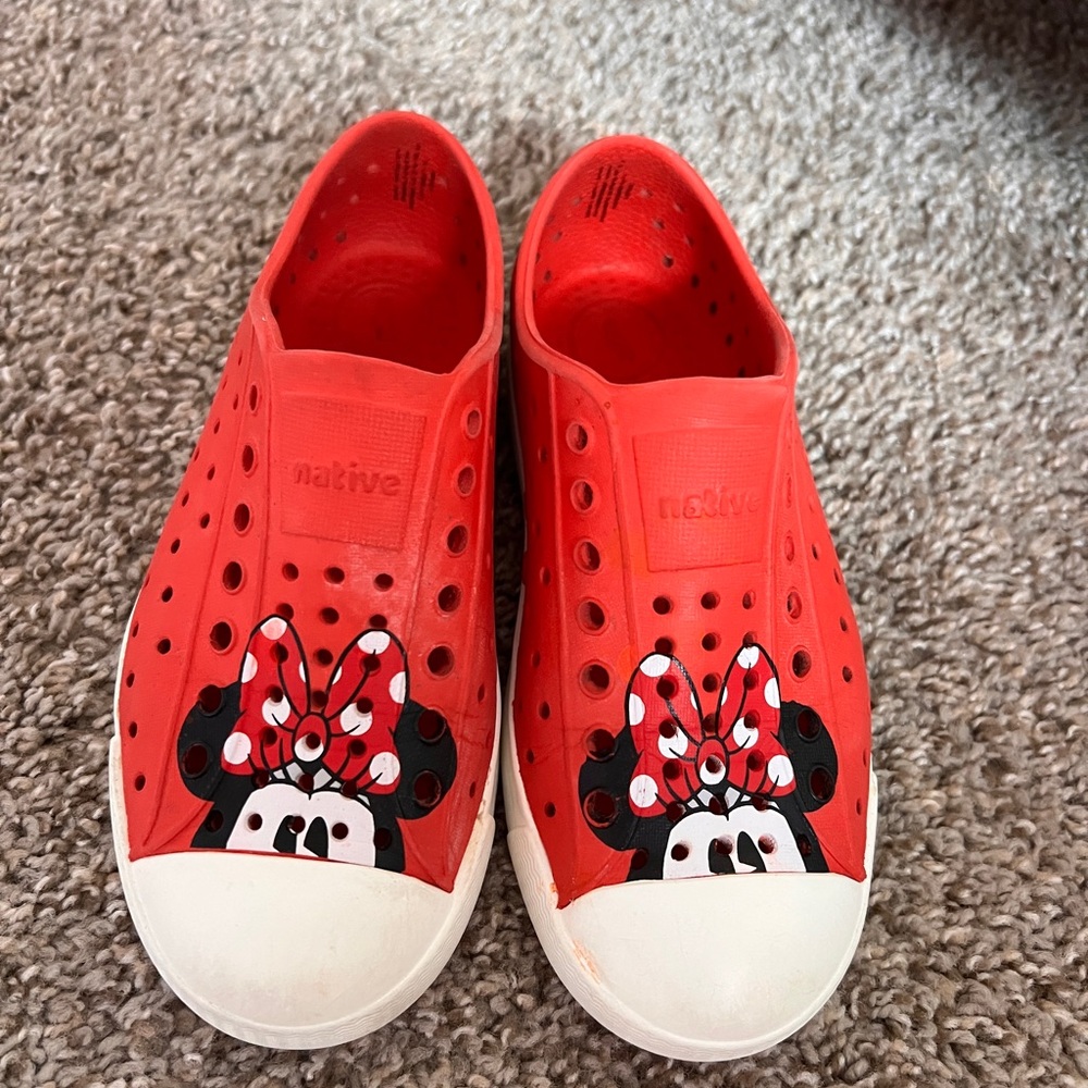 Minnie Mouse Native shoes size 12